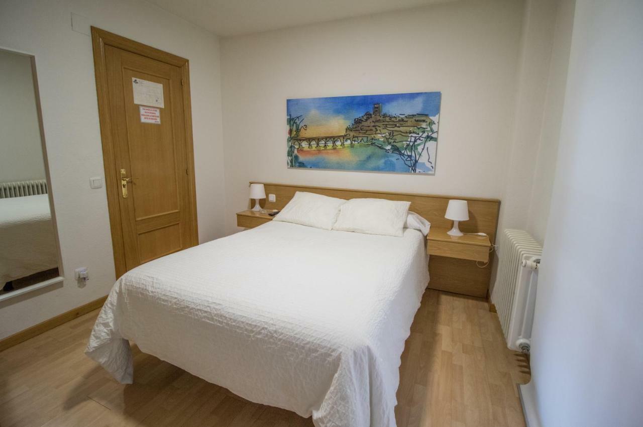 Pension Oasis ซามอรา ภายนอก รูปภาพ