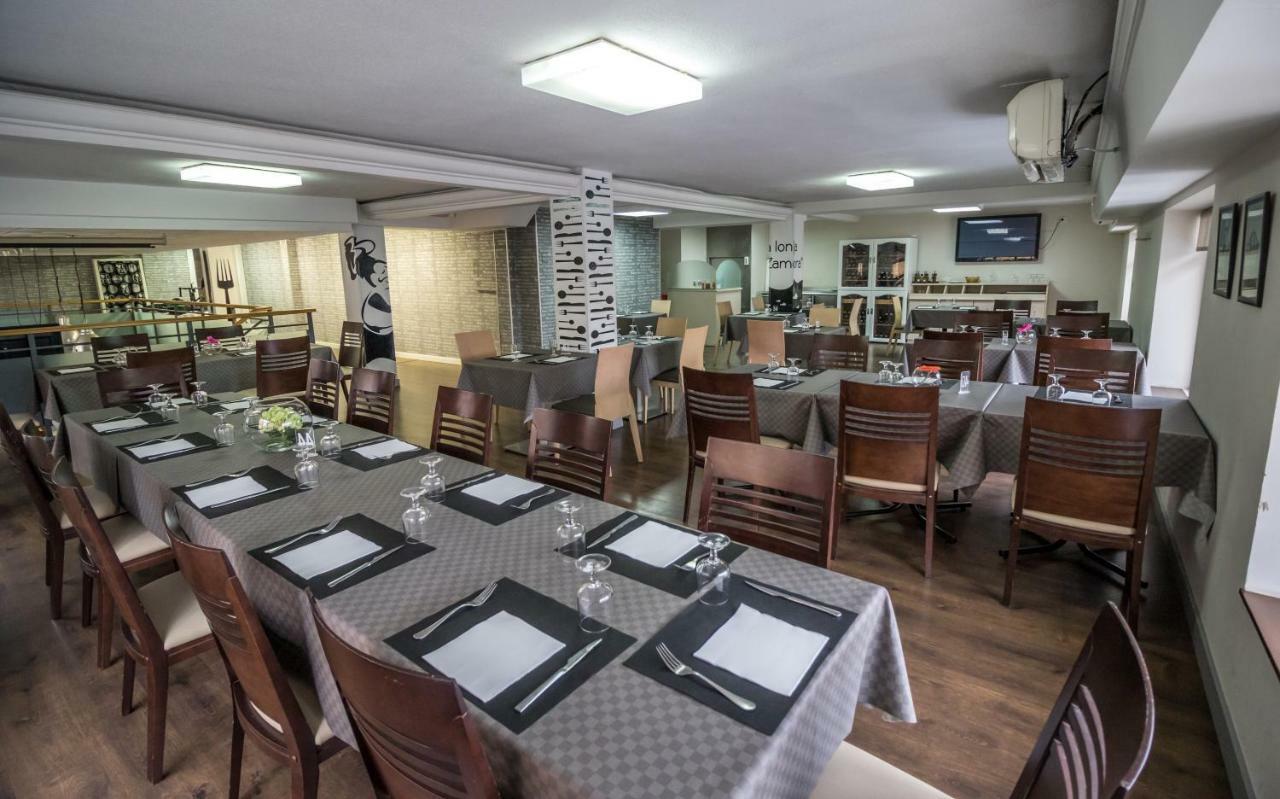 Pension Oasis ซามอรา ภายนอก รูปภาพ